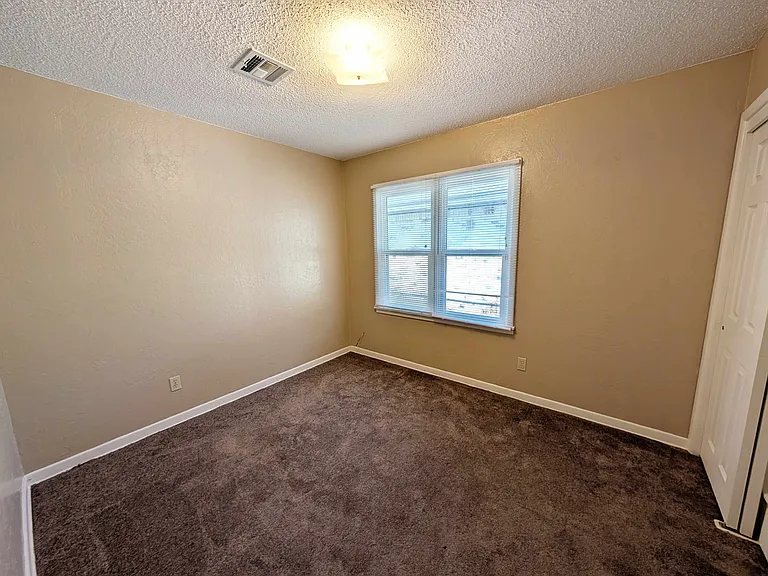 5600 S Rockwood Ave — Photo 9