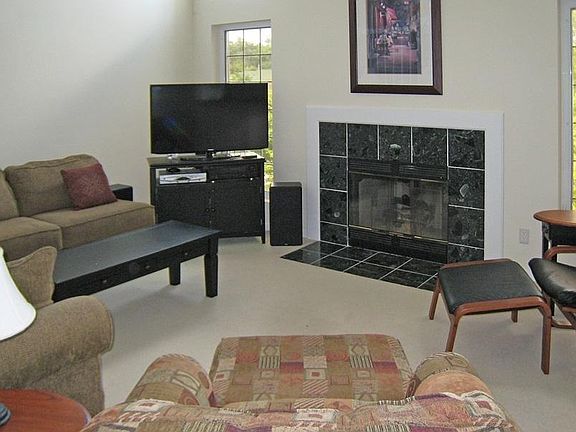 4th image of 1081 Woodland Ct