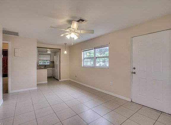 4th image of 813 Courtington Ln #2
