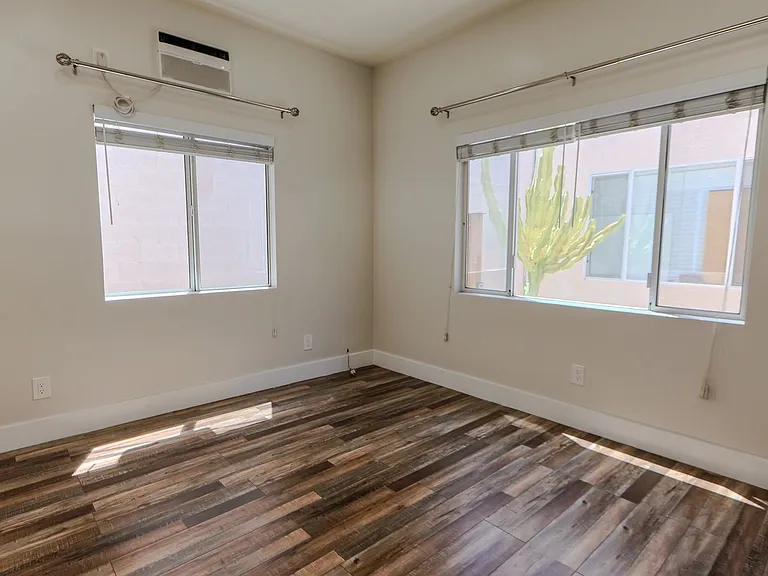 Garfield Avenue Apartments — Photo 57