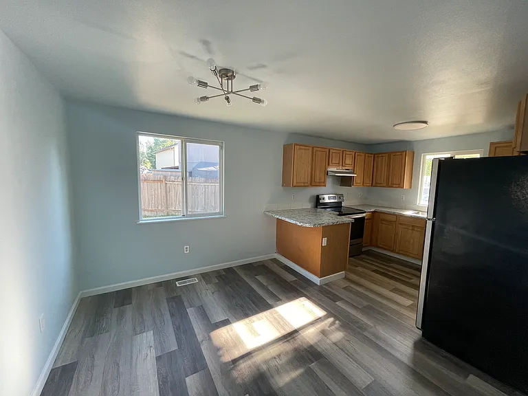 3168 30th Ct SE — Photo 2