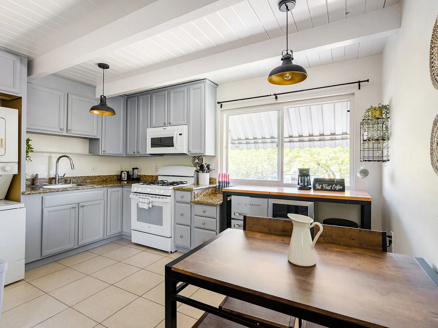 2 bed, 1000 sqft, $4,000 — Photo 3