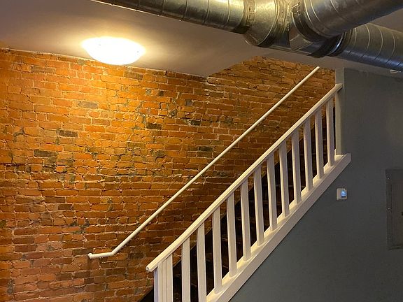3rd image of 886 Oak St