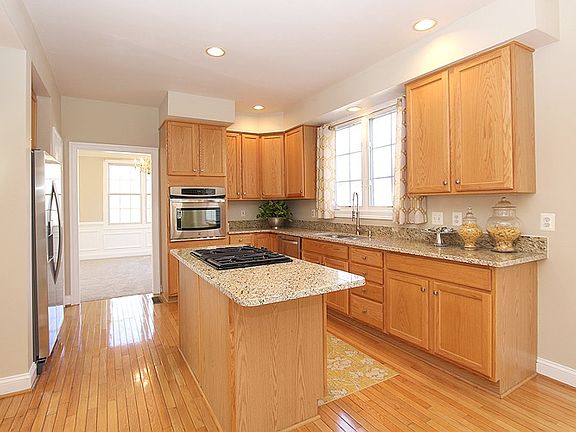 5th image of 2028 Jennings St