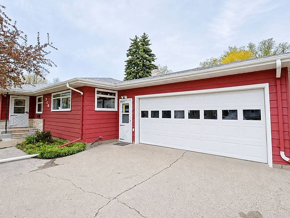 4th image of 716 6th Ave NE