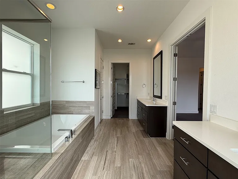 6117 Seville Dr — Photo 24