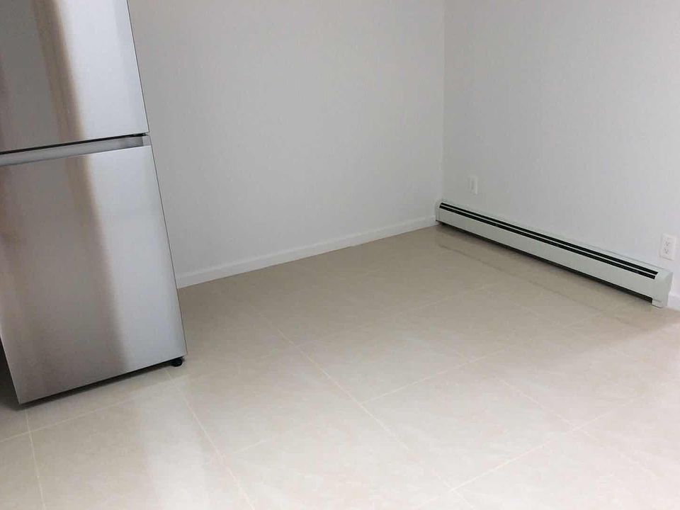 1st image of 131 Bay 14th St #2