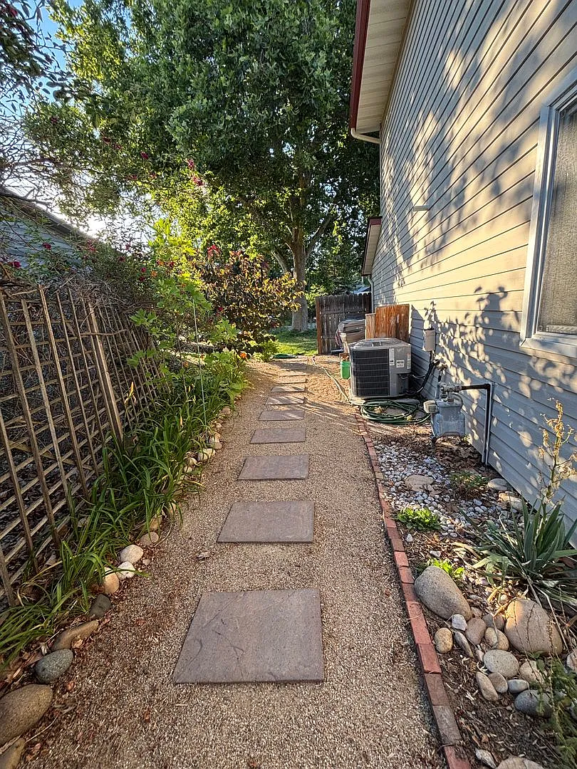 Spacious NW Boise Home with Covered Patio, Garden Area & Washer/Dryer — Photo 4