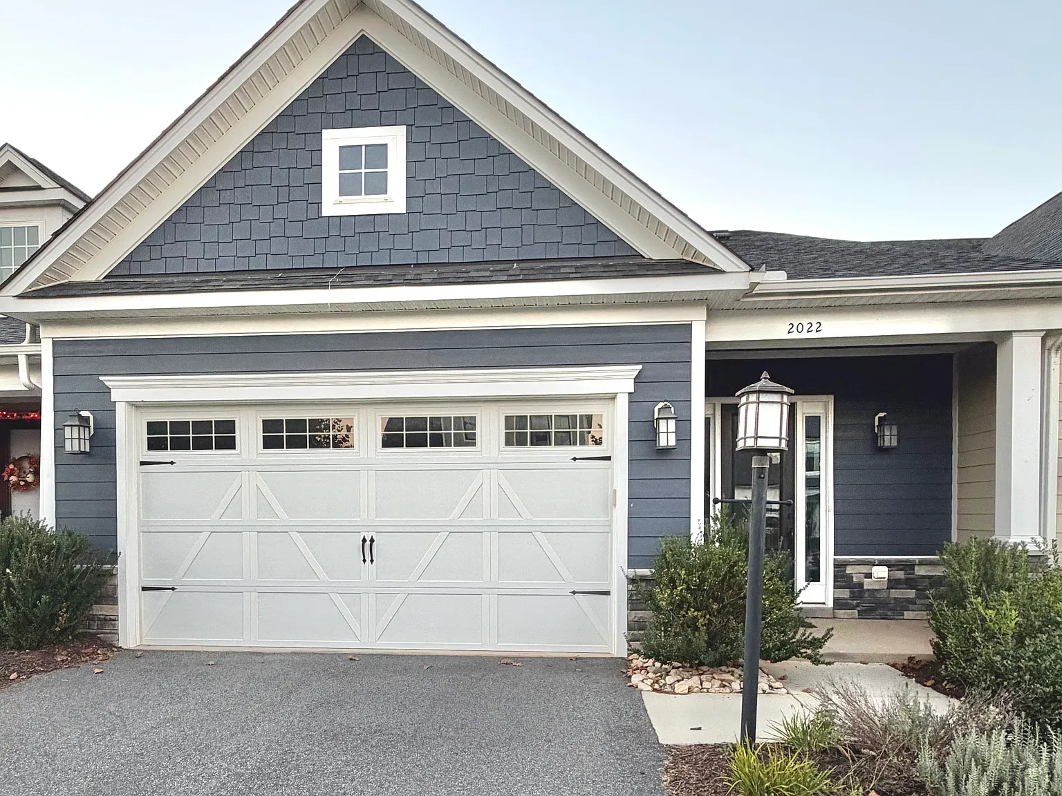 3 bed, 2.5 bath, 2015 sqft, $2,900 — Photo 1
