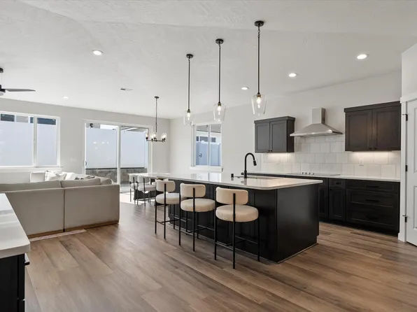 1347 Kalani Ct, West Richland, WA 99353