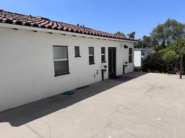 4307 York Blvd — Photo 38