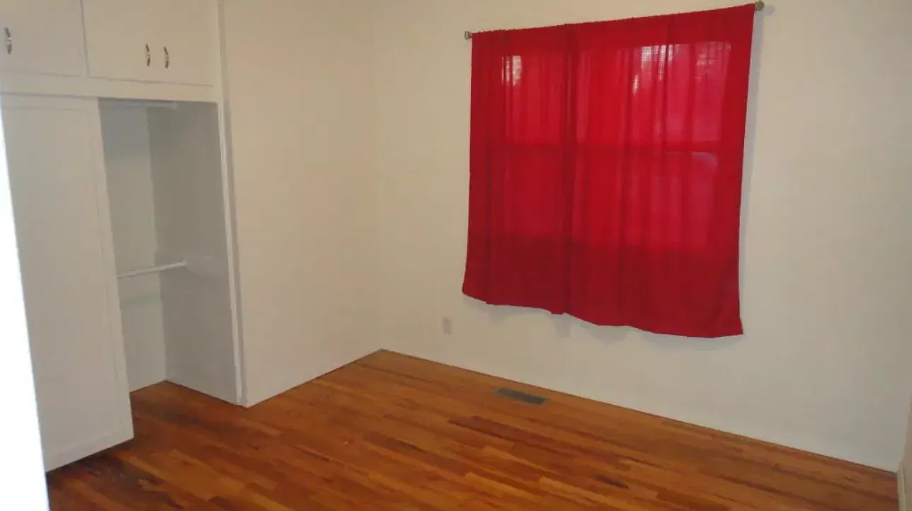 821 Derington Avenue - 1 — Photo 3