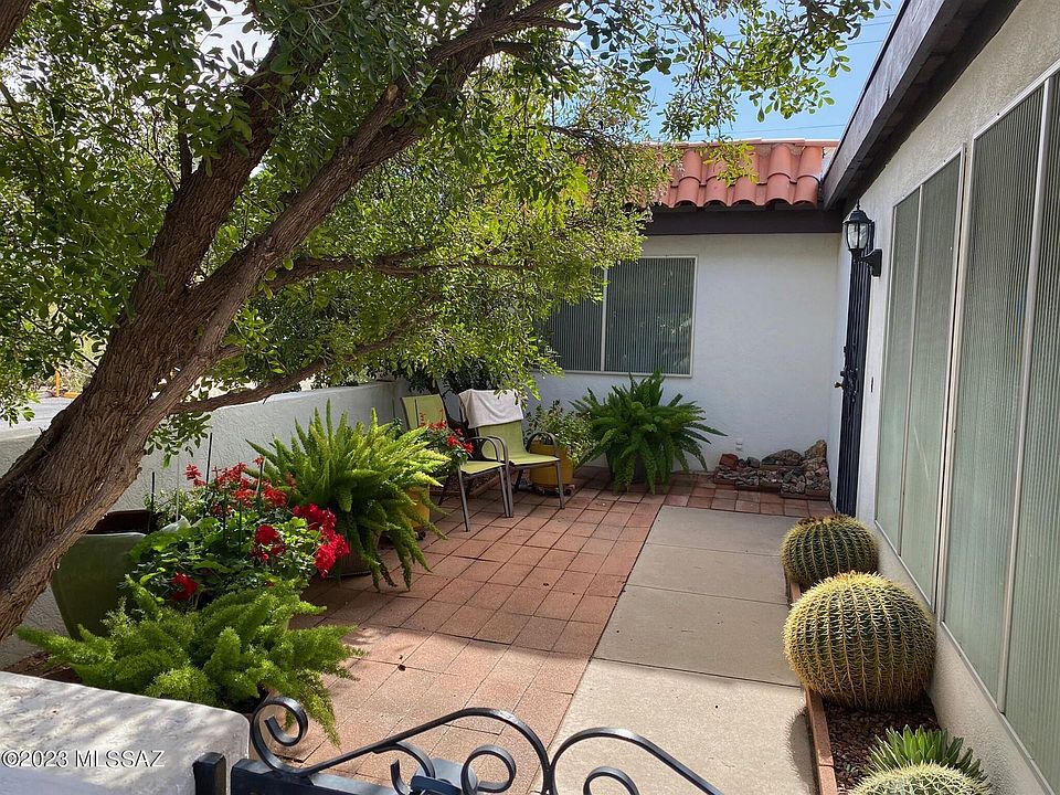 1st image of 401 W Calle De Oro