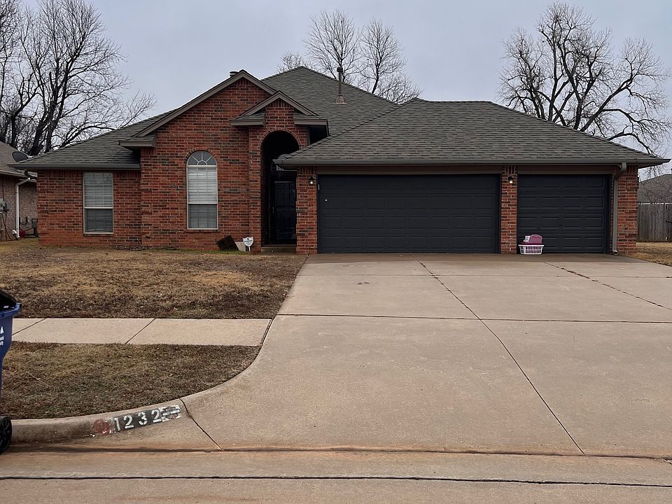1st image of 1232 W Churchill Way