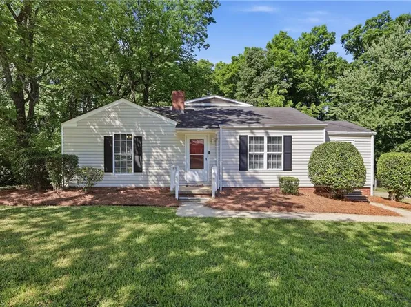 2627 Stratford Dr, Greensboro, NC 27408