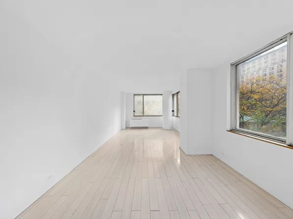 350 West 50th Street image 2 of 14