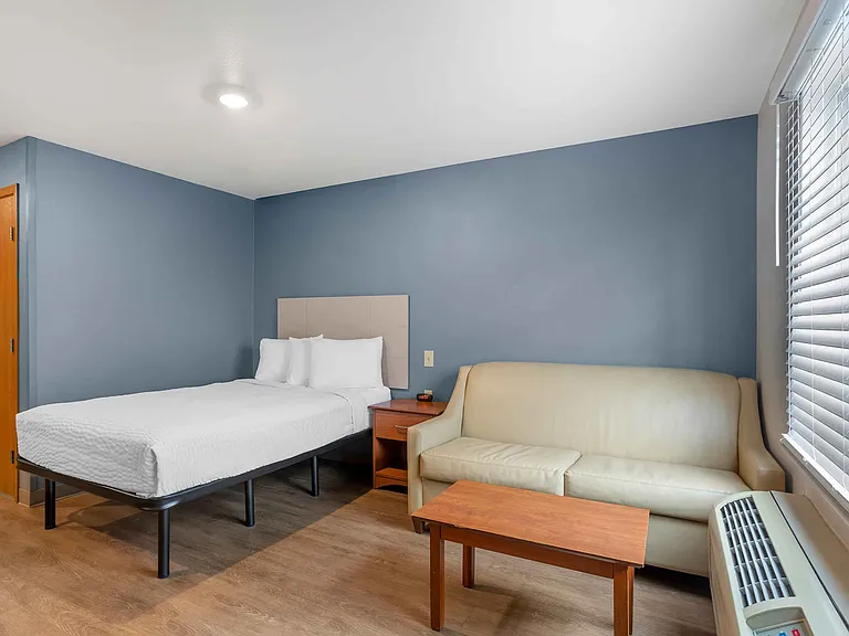 Deluxe Studio - 1 Full Bed