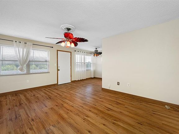 4th image of 1001 77th Ave N APT 308