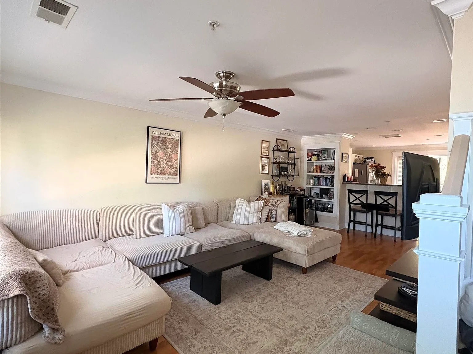 2 bed, 2.5 bath, 1150 sqft, $1,900 — Photo 2