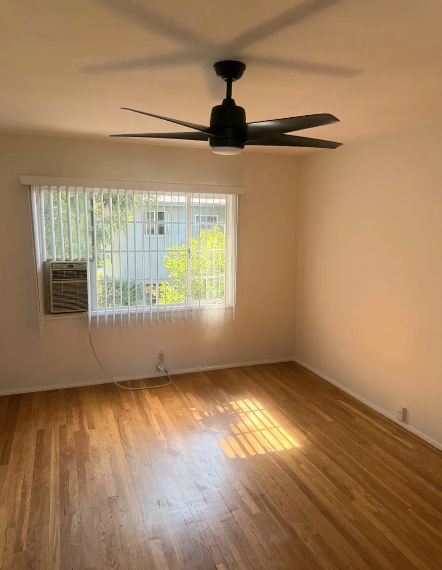 328 N Louise St — Photo 3