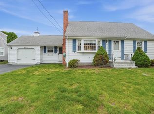 13 Peach Orchard Dr E, Riverside, RI 02915