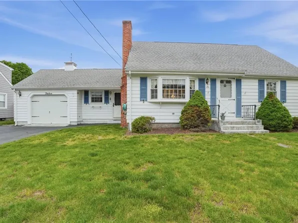 13 Peach Orchard Dr E, Riverside, RI 02915