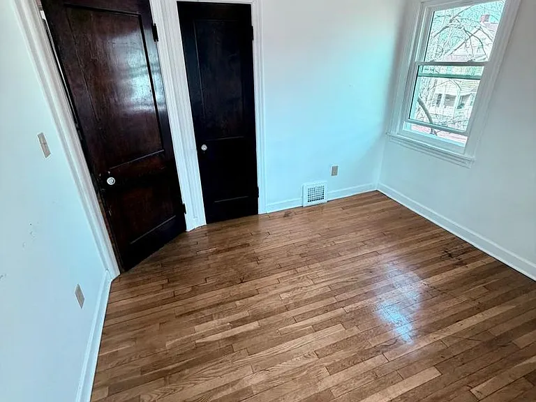 14221 Glenside Rd — Photo 17