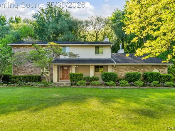 29100 Creek Bend Dr, Farmington Hills, MI 48331