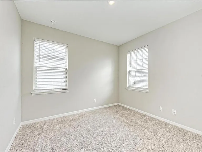 5564 Summit Gln — Photo 23