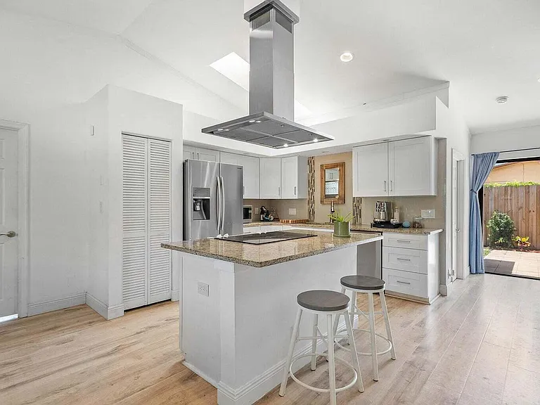 506 Heron Dr — Photo 4