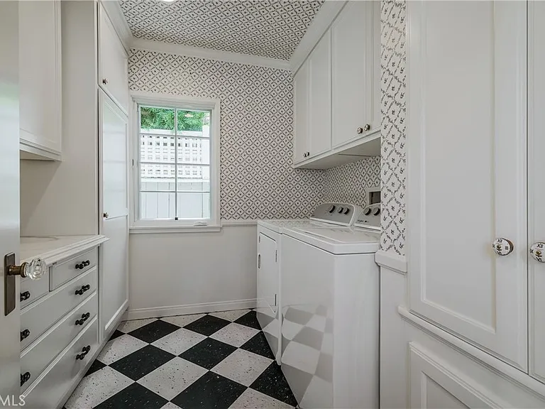 1243 Rossmoyne Ave — Photo 26