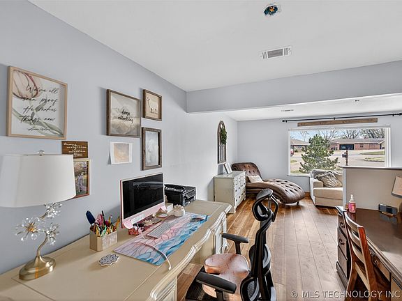 4th image of 1045 Rolling Meadows Ct
