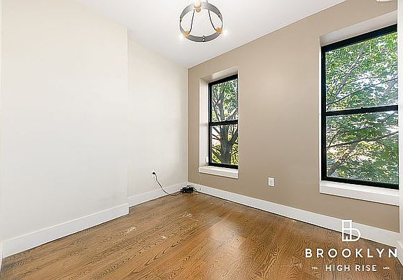 4th image of 2075 Pacific St #3B