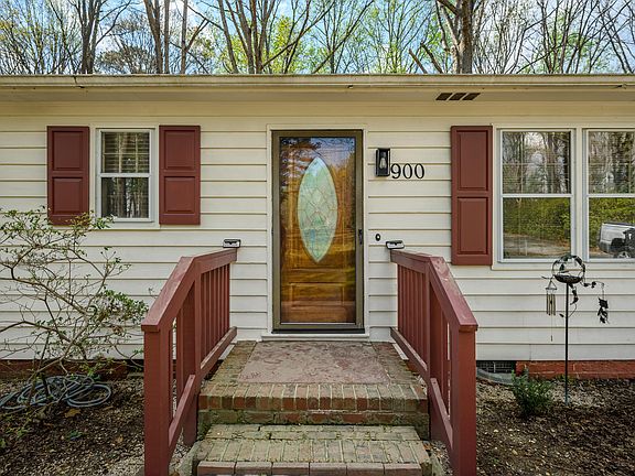 3rd image of 900 Cricket Knoll Rd