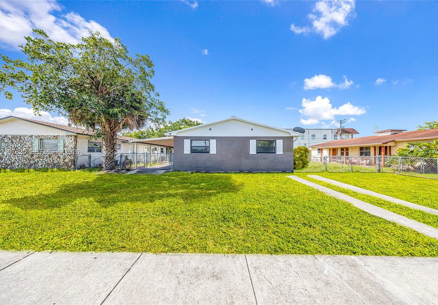 Davie Heights — Photo 1