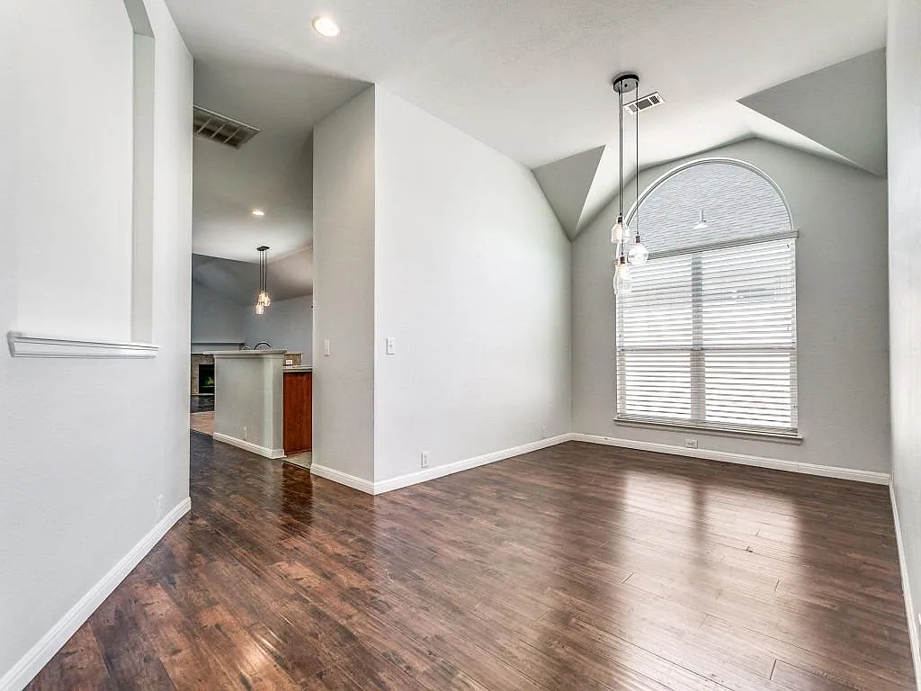 4 bed, 2115 sqft, $2,500 — Photo 3