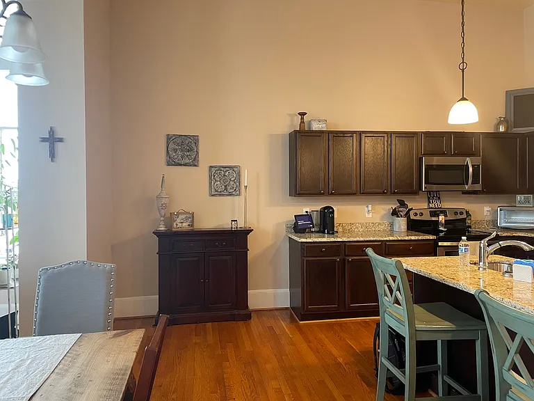 922 Main St — Photo 3