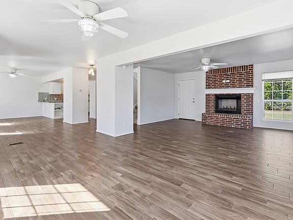 3rd image of 2631 W 68th St