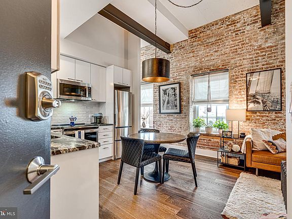 3rd image of 515 N Washington St #307
