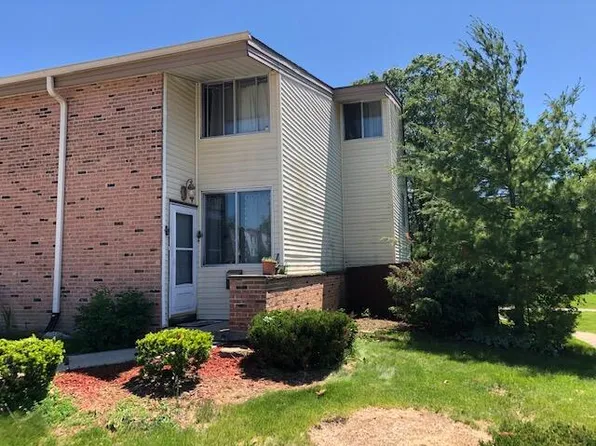 9001 N Swan Rd, Milwaukee, WI 53224