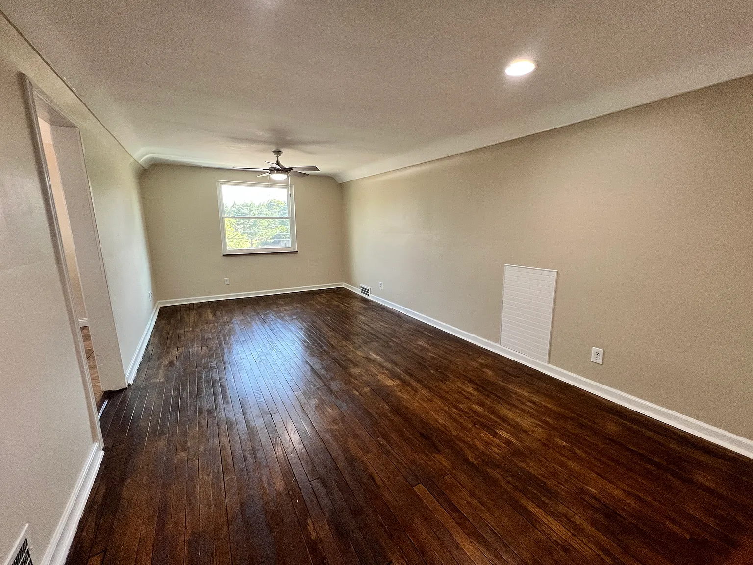 2 bed, 900 sqft, $1,300 — Photo 3
