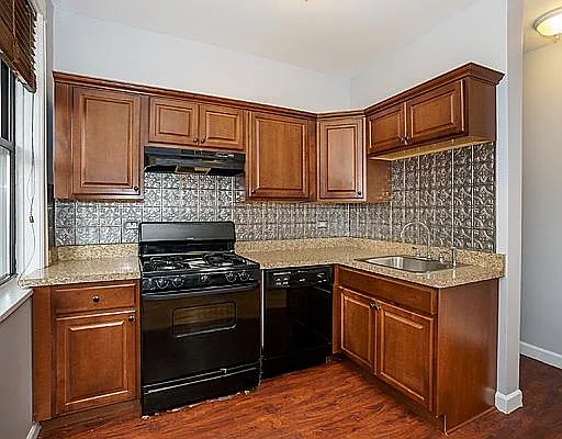 1104 W Dickens Ave #1 — Photo 1