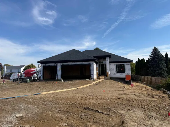 54752 Biscayne Dr, Macomb, MI 48042