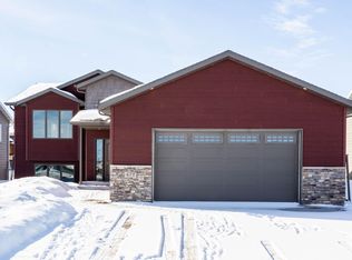 673 18th Ave E, Dickinson, ND 58601