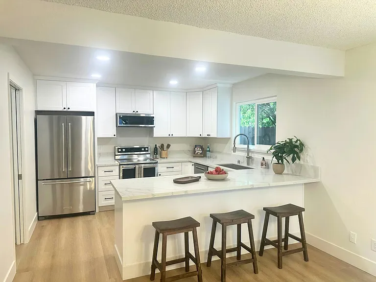 2831 Lillard Dr — Photo 6