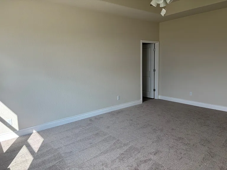101 Growers Ave — Photo 2