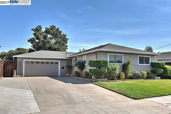1136 Hillcrest Ct photo 1