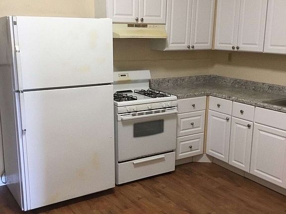 3rd image of 614 E Bolton St