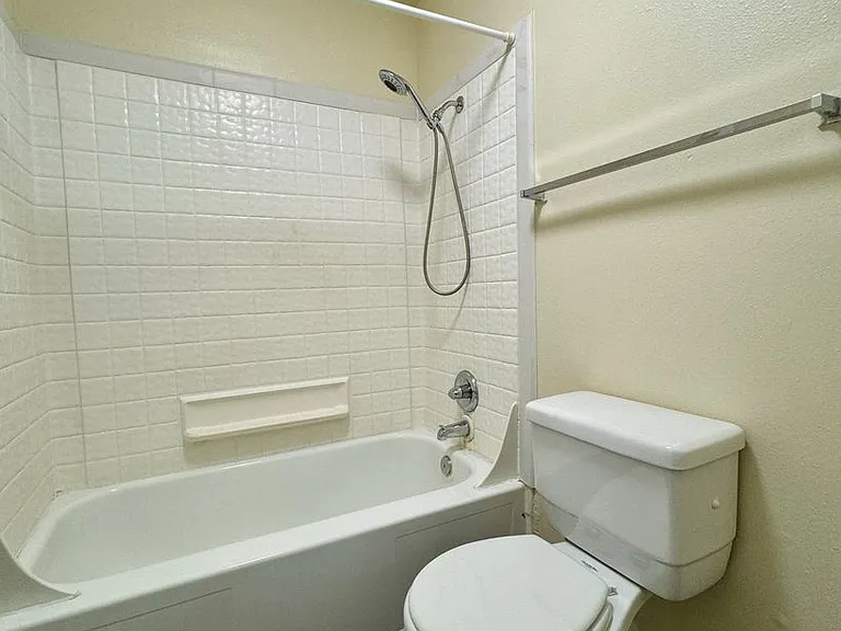Sweetbriar Apartments — Photo 13