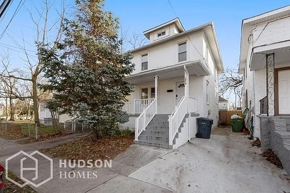 1916 Bangs Ave photo 1